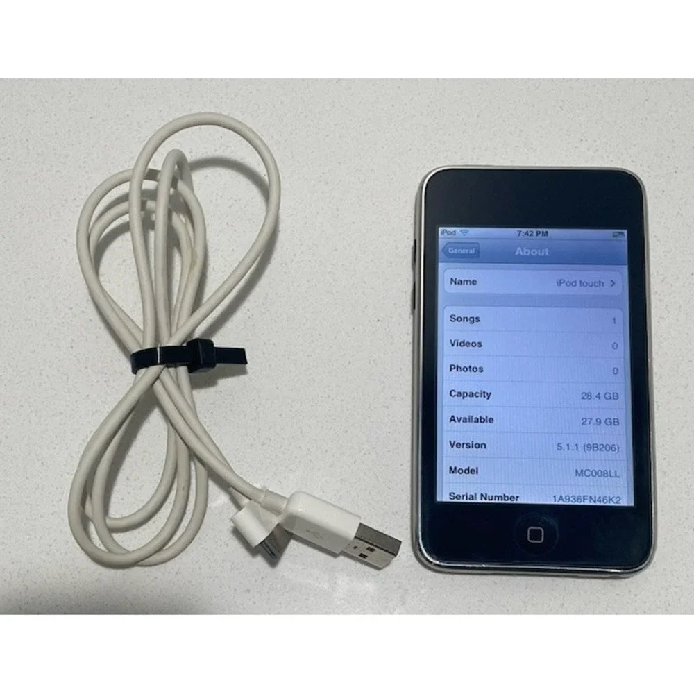 APPLE IPOD TOUCH 3RD GENERATION BLACK 32GB MODEL MC008LL USED